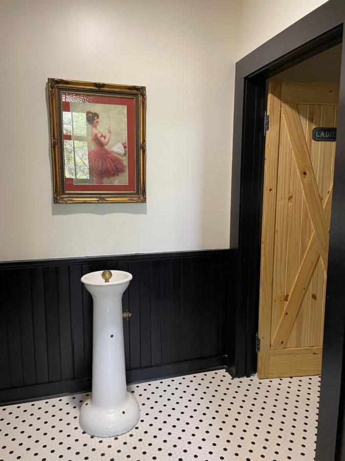 Beard And Lady Inn Chester ภายนอก รูปภาพ