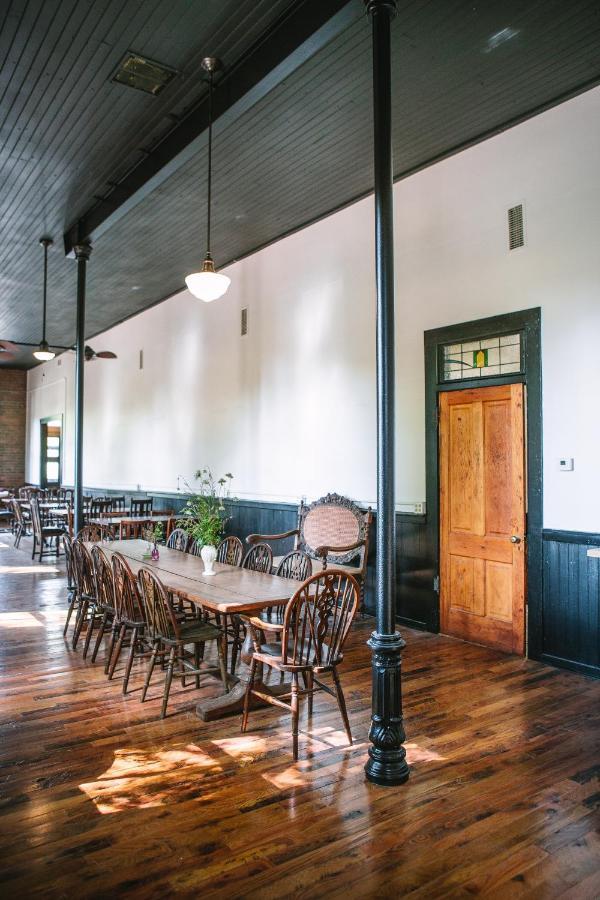 Beard And Lady Inn Chester ภายนอก รูปภาพ