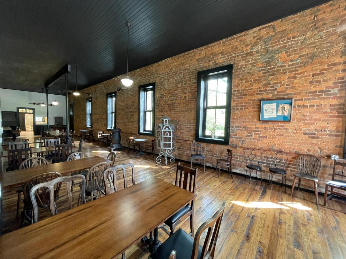 Beard And Lady Inn Chester ภายนอก รูปภาพ