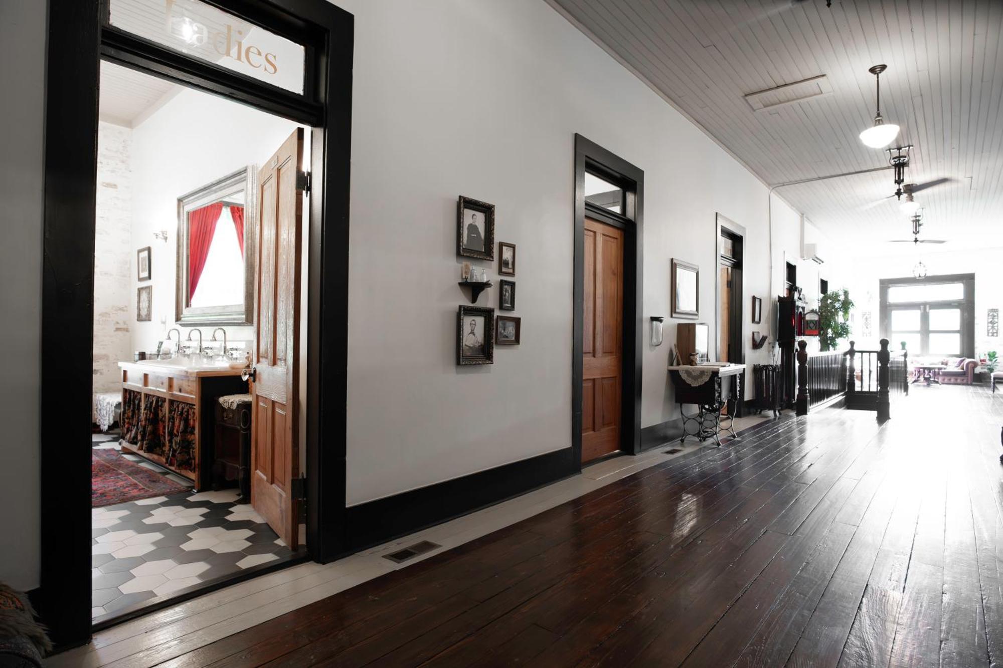Beard And Lady Inn Chester ภายนอก รูปภาพ